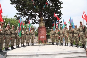 Şemkir\\\'de Milli Kahraman İsgender Aznaurov’un Anıtı Açıldı