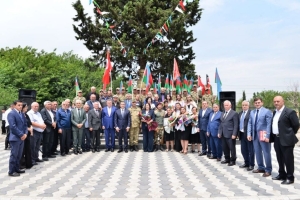 Şemkir\\\'de Milli Kahraman İsgender Aznaurov’un Anıtı Açıldı